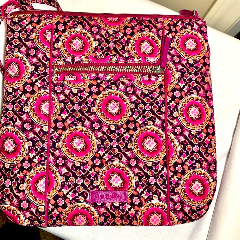 2019 Vera Bradley Raspberry Medallion Crossbody purse